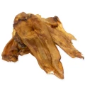 Naturalny gryzak dla psa suszone uszy kozie marki 4DOGS na białym tle.